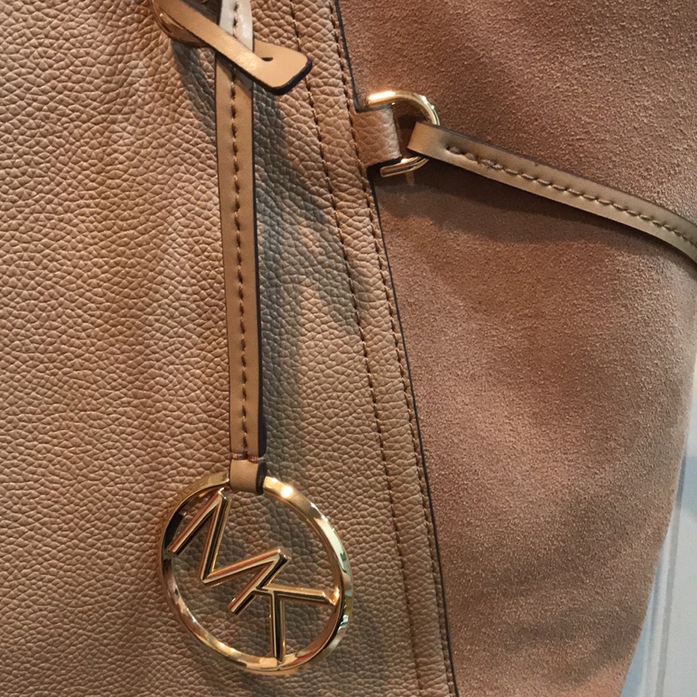 (SOLD).   Michael MICHAEL KORS Handbag - Picture 3 of 15